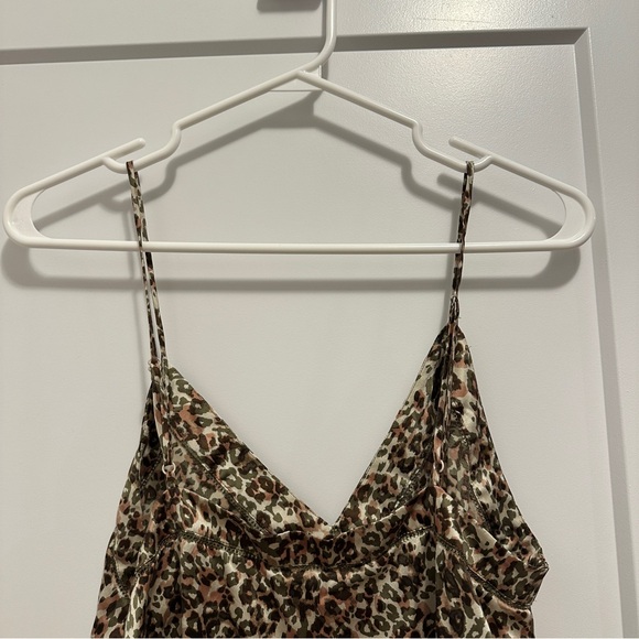 Aritzia Wilfred Silk Leopard Print Camo Tank top Size Small Women’s - Picture 10 of 13